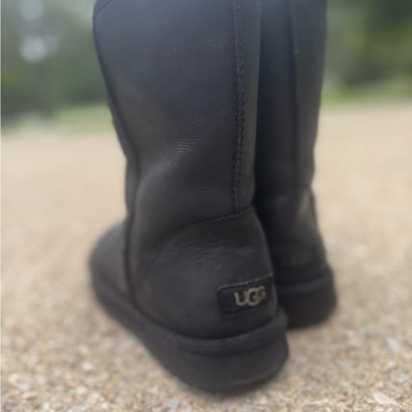 UGG Classic Short Leather Boots Pull On Shearling Lined - Picture 9 of 11